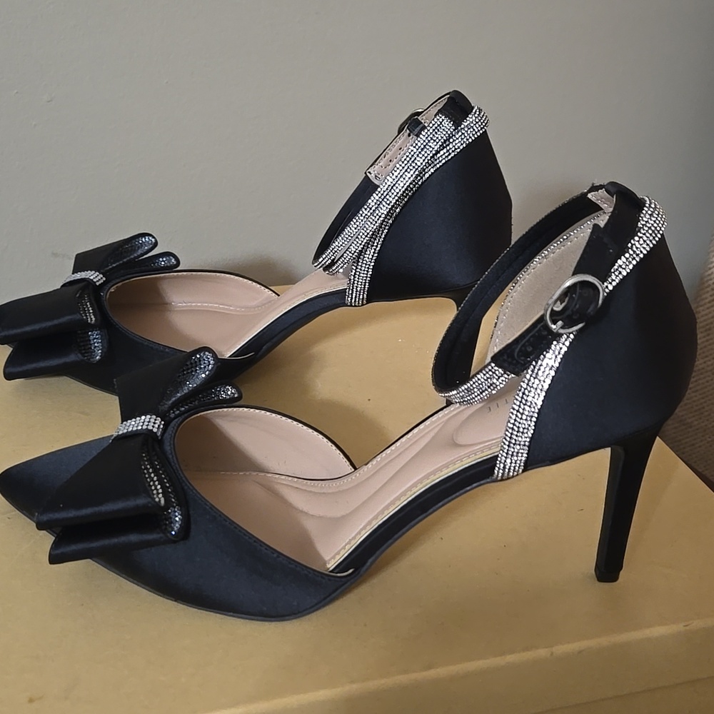 Kelly & Katie Black Satin Heels with Glittering Bow Size 11M - Picture 5 of 10